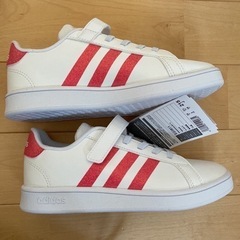 adidas アディダス　スニーカー