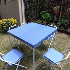 キャンプ用折り畳み椅子、テーブルの画像