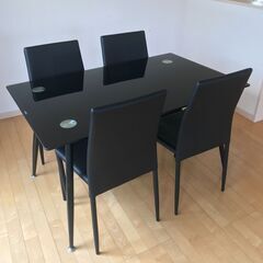 ダイニングテーブル・4人用チェア付／tempered glass...