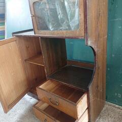 昔ながらの小物棚 の画像