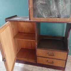 昔ながらの小物棚 の画像