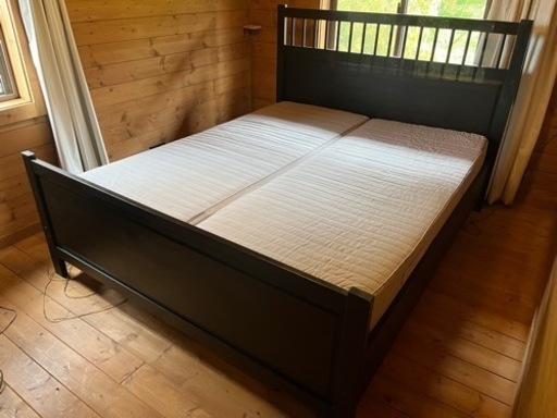 クイーンサイズベッド
