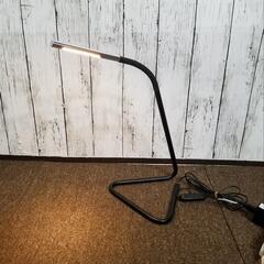 IKEA イケア HRTE ホールテLEDワークランプ ブラック USB コンセント対応 デスクライト テーブルランプ 照明 
の画像