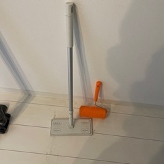 スティック掃除機、コロコロ、床拭きワイパーセットの画像
