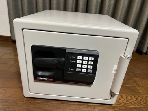 【処分しました】セントリー 耐火金庫 テンキー式 SB0507
