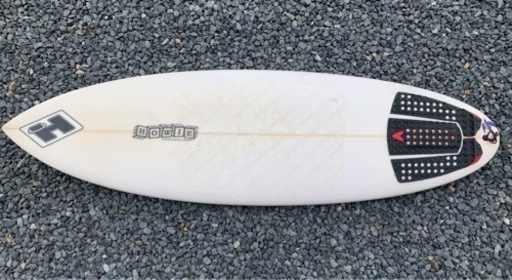 サーフボード　5’8”