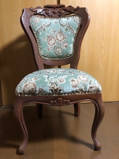 アンティーク調　ロココ調の猫足木製椅子
