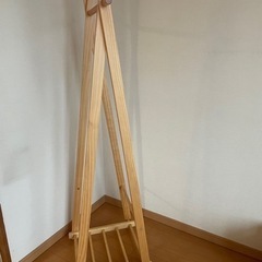 木製ハンガーラックの画像