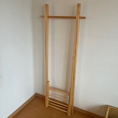 木製ハンガーラックの画像