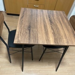 ダイニングテーブルの画像