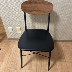 ダイニングテーブルの画像