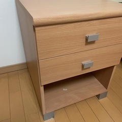 ナチュラル系　ナイトテーブルの画像
