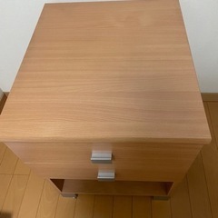 ナチュラル系　ナイトテーブルの画像