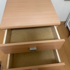 ナチュラル系　ナイトテーブルの画像