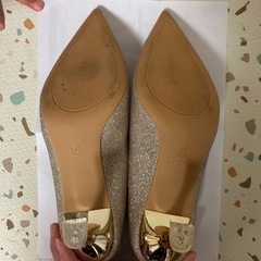 SHEIN キラキラパンプスの画像