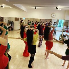 設立20年の安定した実績と信用を持つ総合ベリーダンススタジオ。モットーは「誰でも踊れるようになる」！入会金無し・全クラスチケット制・チケットの期限無し、など無理なく通える安心のシステム。の画像