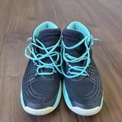 UNDER ARMOUR　バッシュの画像