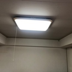 リビングの電気　まだまだ灯ります