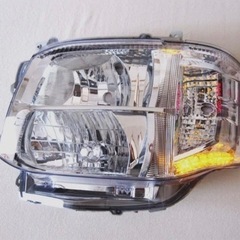 《値下げしました》【新品】ハイエース3型用　ヘッドライト　LED埋込済みの画像