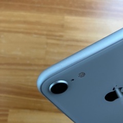 iPhone 8 AU 64GBの画像