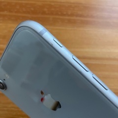 iPhone 8 AU 64GBの画像