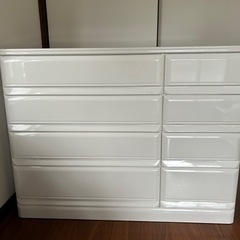 白の洋タンス