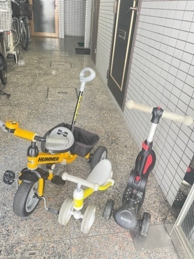 子供の三輪車、おもちゃ