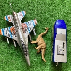飛行機　プラレール　恐竜セット