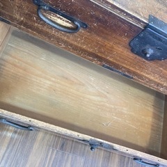 桐の箪笥の画像