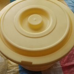 梅酒作りに！果実酒瓶大３瓶（漬物樽１個差し上げます）の画像