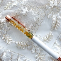 プレゼントにも最適♡ハーバリウムボールペン