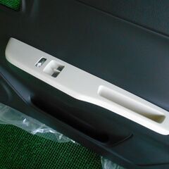 スズキ　アルト　HS36S　グレード：F　内装色：Z2S　運転席ドアトリム　ほぼ新品の画像