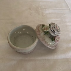 陶器の小物入れの画像