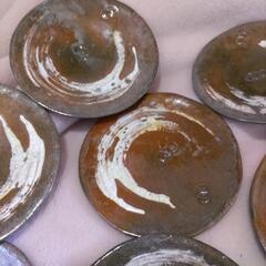 皿　10枚と1枚の画像