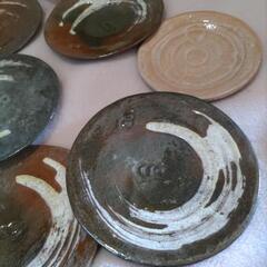 皿　10枚と1枚の画像