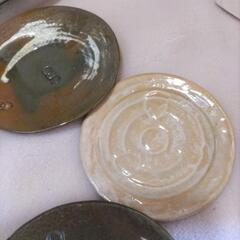 皿　10枚と1枚の画像