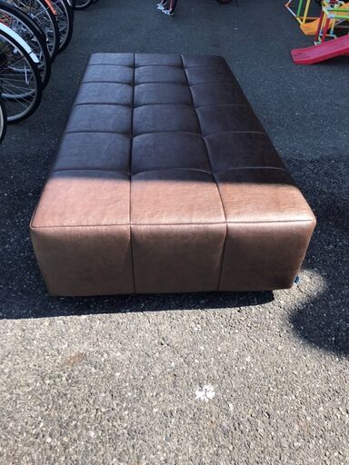 ソファー　レザー　事務所　オフィス　貝塚市　二色浜　SUGOKAGU　スクルト　スツール　