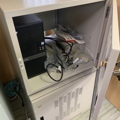 無料！！サーバーキャビネット2台セットの画像