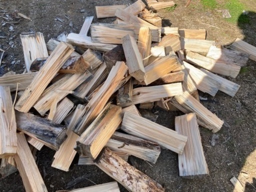 薪 (針葉樹、未乾燥材)　配達可