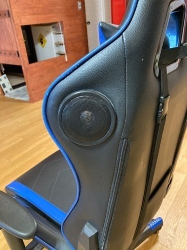 ゲーミングチェア　スピーカー付き