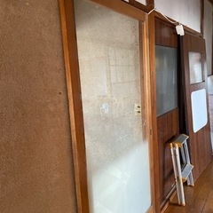 無料です。ガラス戸　下半分が曇りガラスの画像