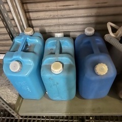 灯油タンク３つ