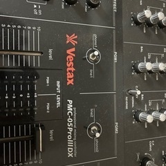 DJターンテーブルとミキサー