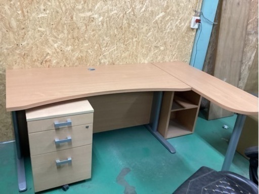 オシャレなオフィスデスク&サイドデスク&キャビネット