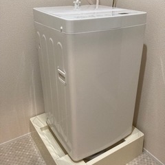 白い洗濯機の画像