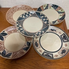 パスタ皿とフォーク