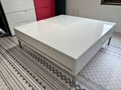 白のセンターテーブル　LOWYA リビングにオシャレなローテーブル（美品）