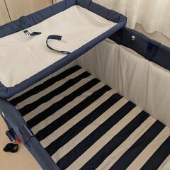 KATOJI　ポータブルベビーベッドおむつ替えテーブル付(ネイビー)の画像