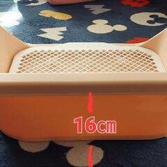 値下げしました。新品未使用　フチもれしにくいペットトイレ  マーキングポール付きトイレ の画像