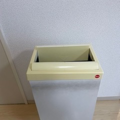 レア！【早い者勝ち】ハリオ HALIO ゴミ箱の画像